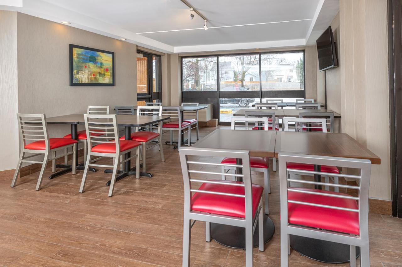 Comfort Inn West Отава Екстериор снимка