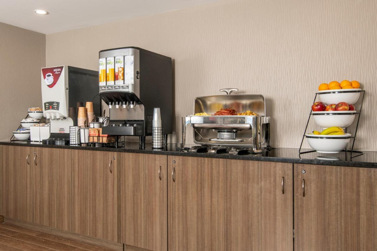 Comfort Inn West Отава Екстериор снимка