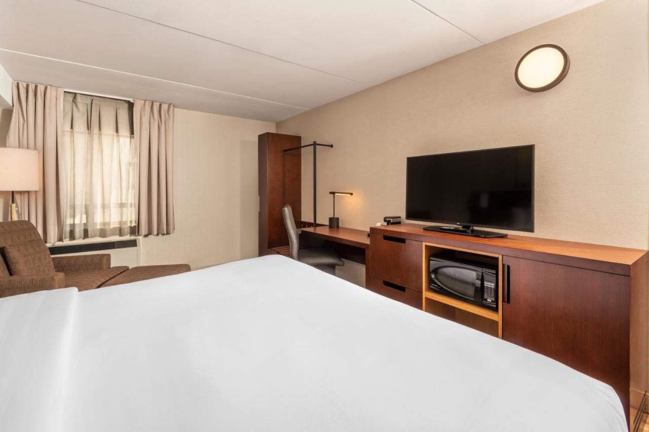 Comfort Inn West Отава Екстериор снимка