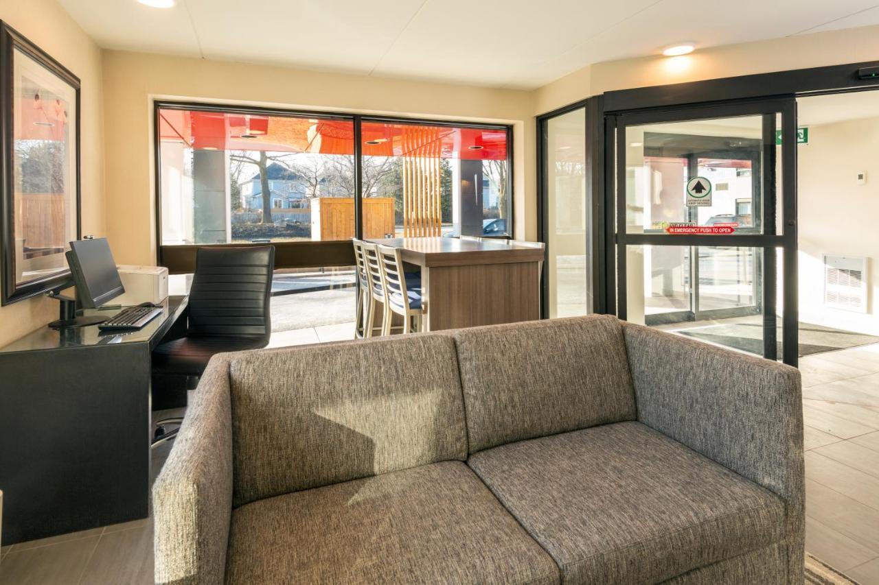Comfort Inn West Отава Екстериор снимка
