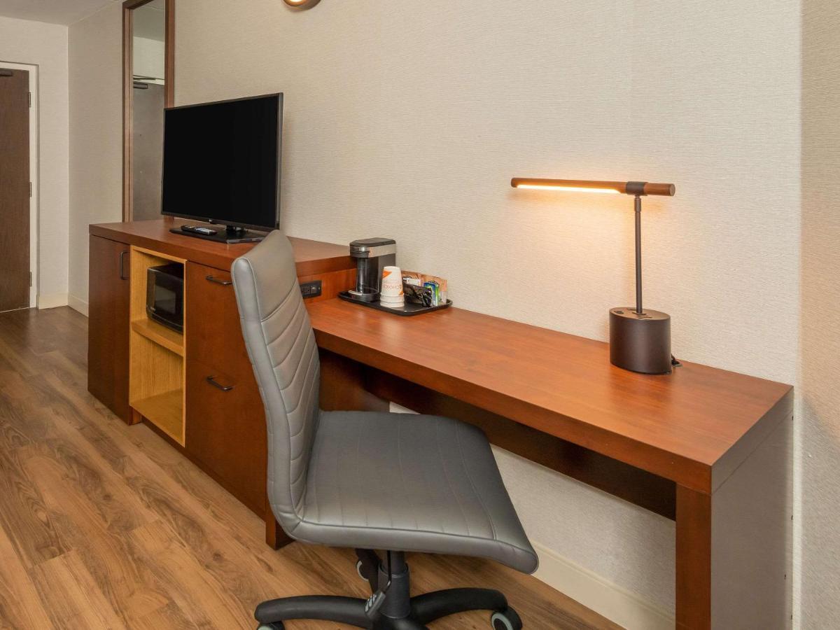Comfort Inn West Отава Екстериор снимка