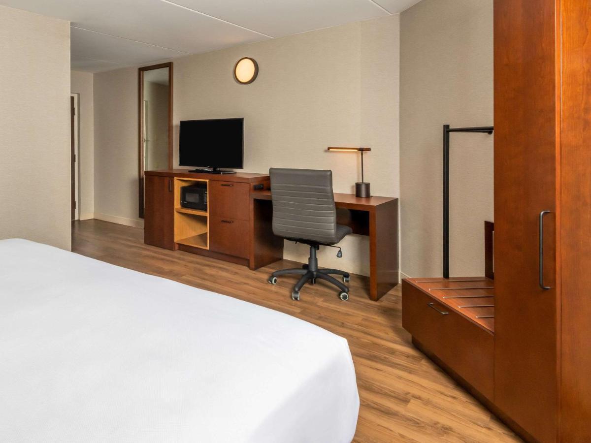 Comfort Inn West Отава Екстериор снимка