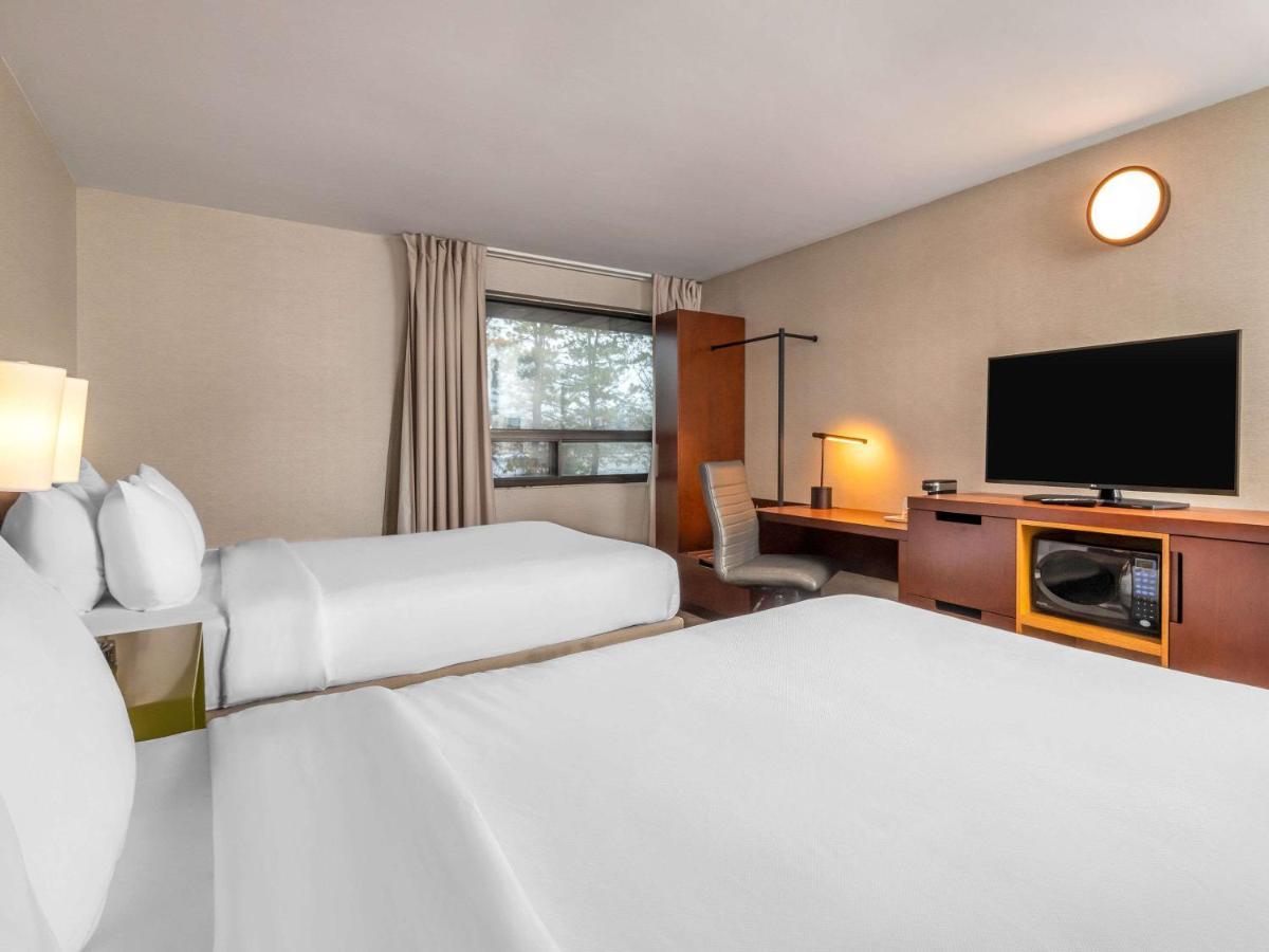 Comfort Inn West Отава Екстериор снимка