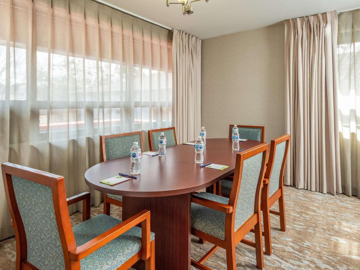 Comfort Inn West Отава Екстериор снимка