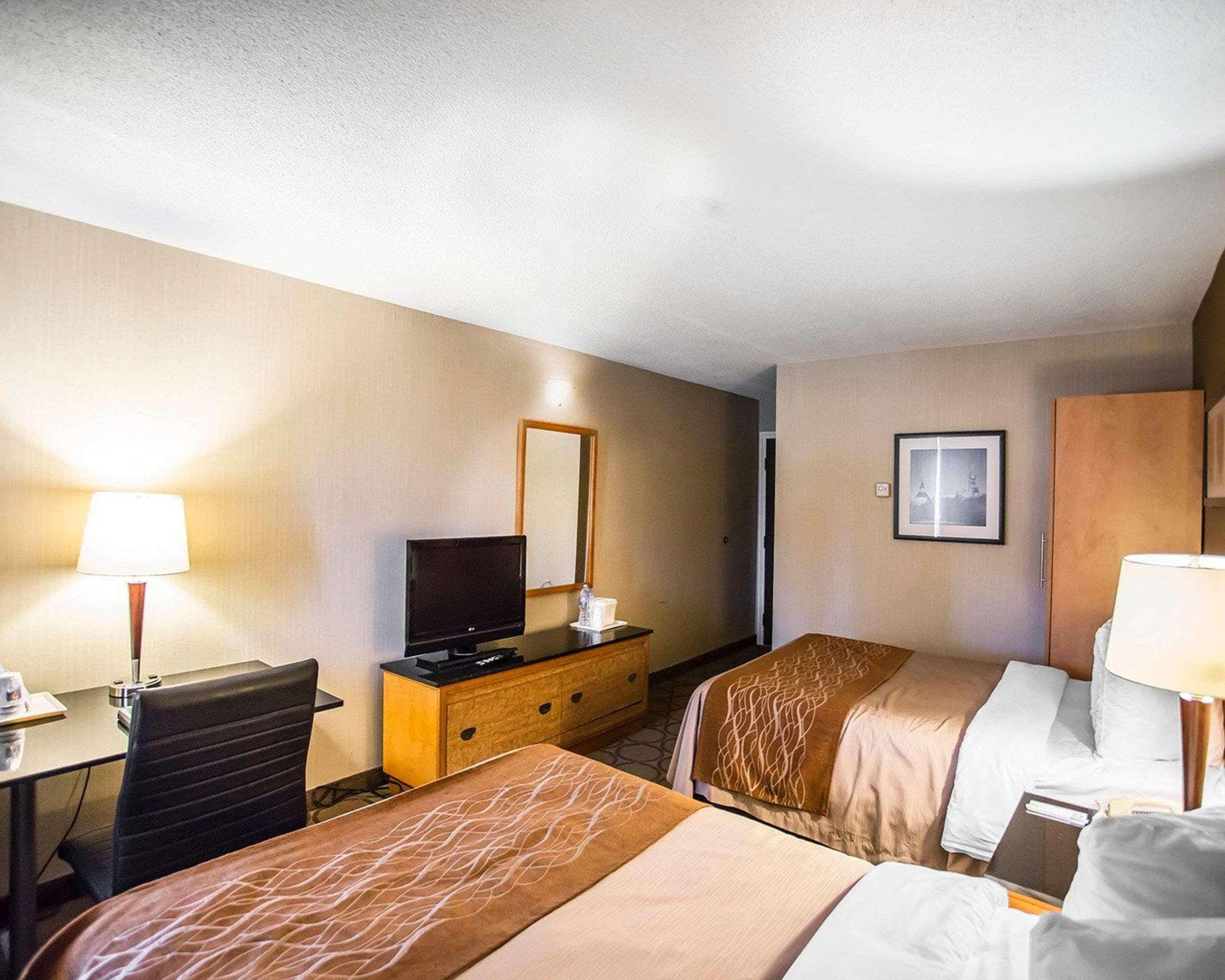 Comfort Inn West Отава Екстериор снимка