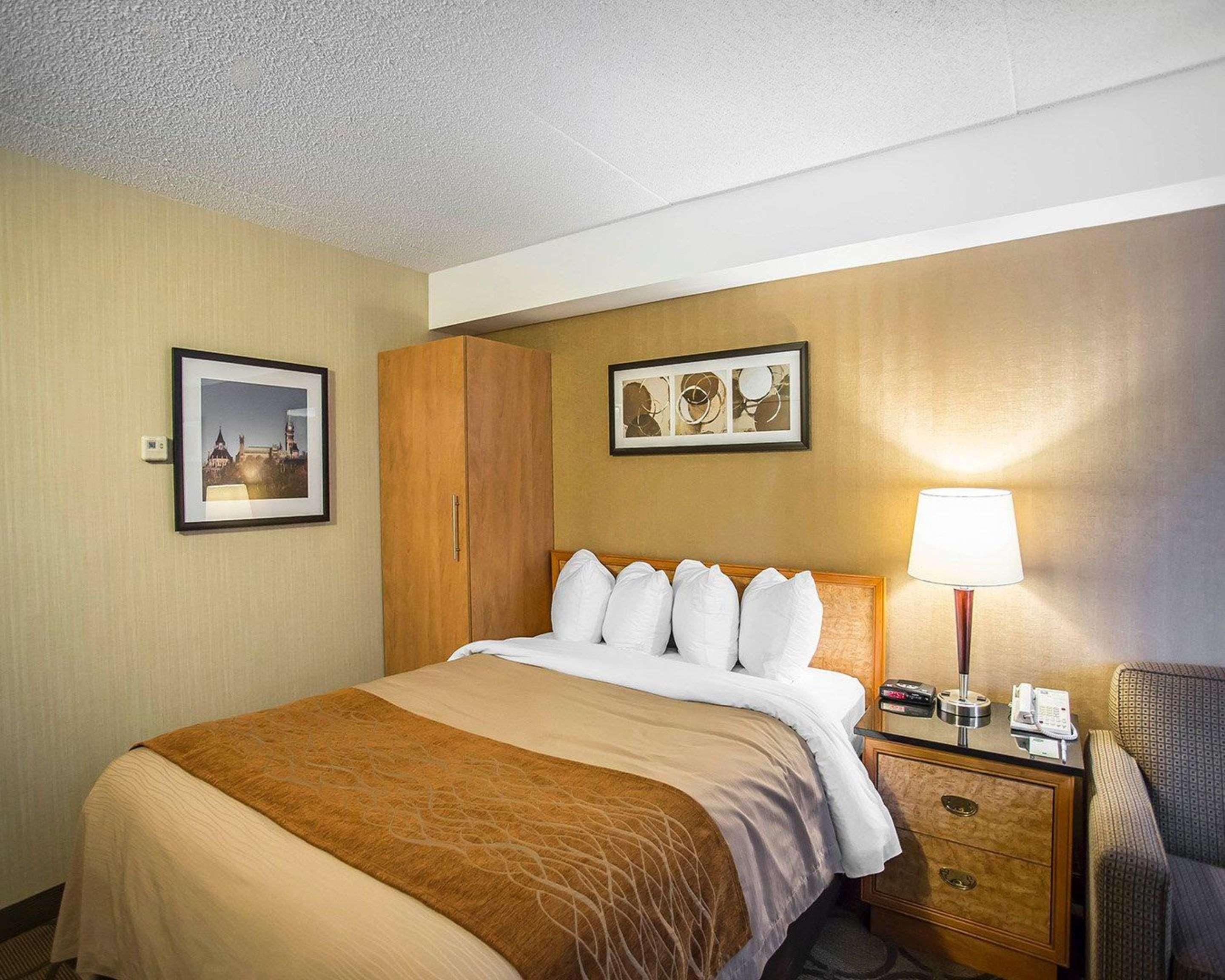 Comfort Inn West Отава Екстериор снимка