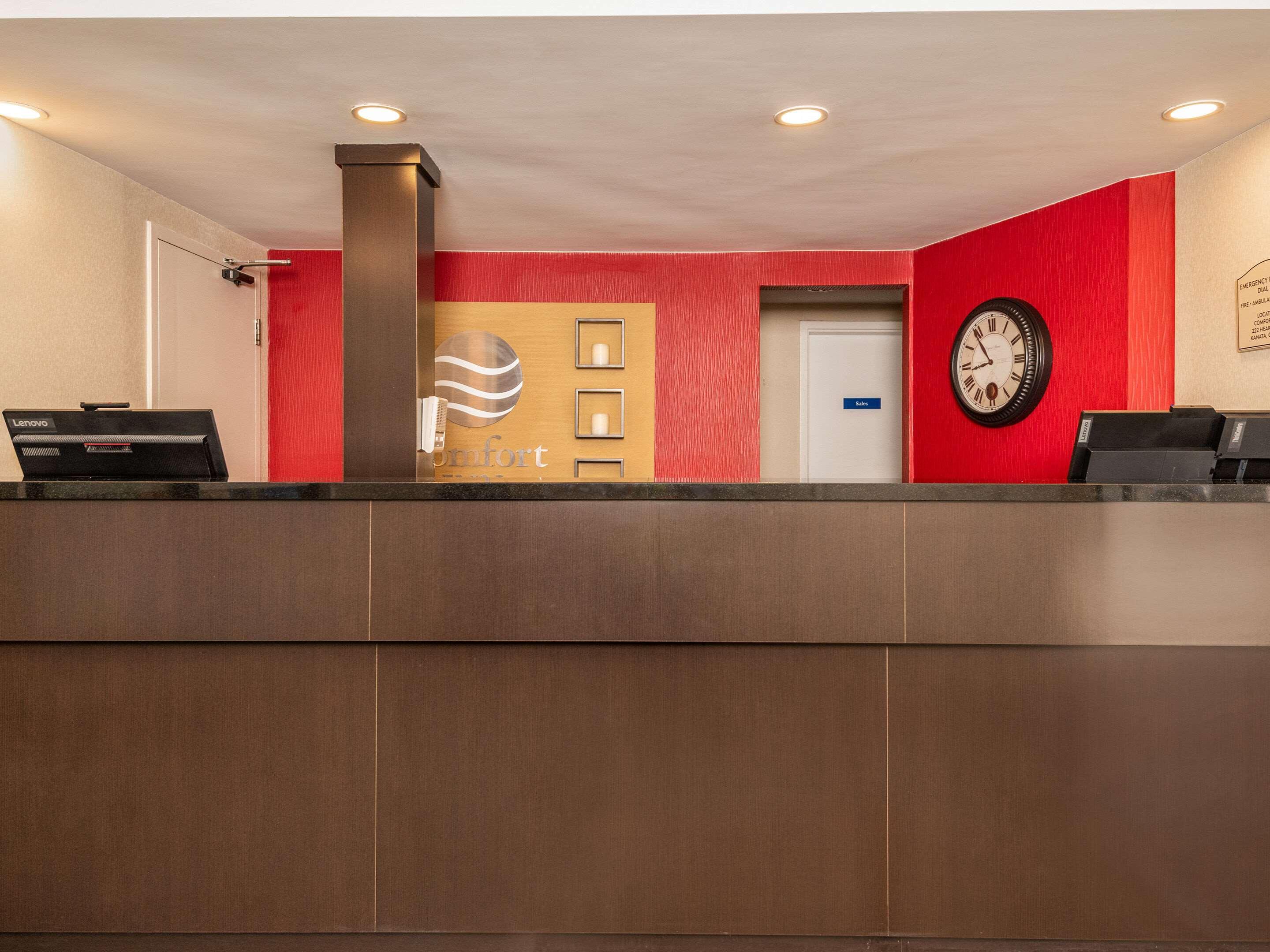 Comfort Inn West Отава Екстериор снимка
