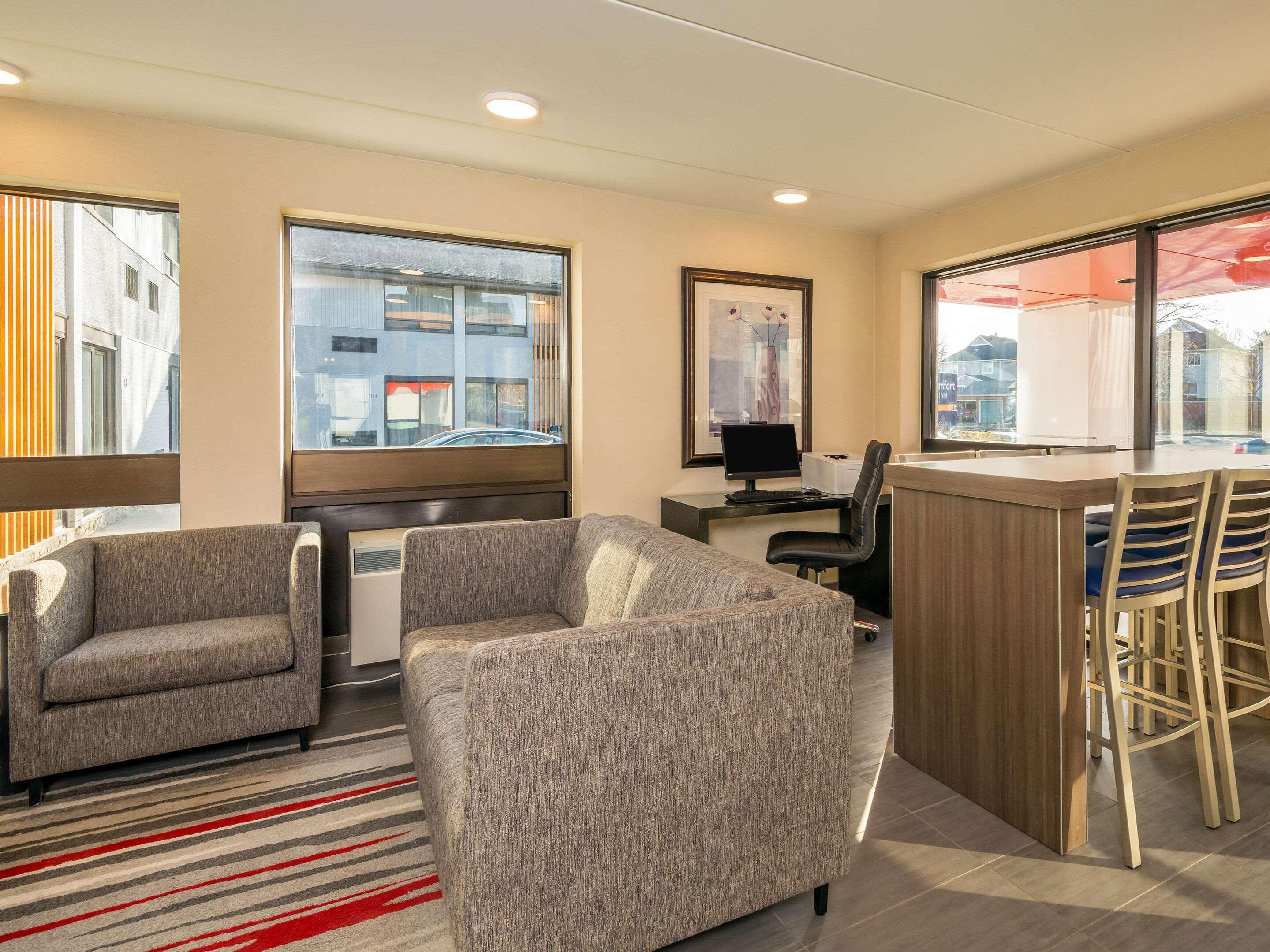 Comfort Inn West Отава Екстериор снимка