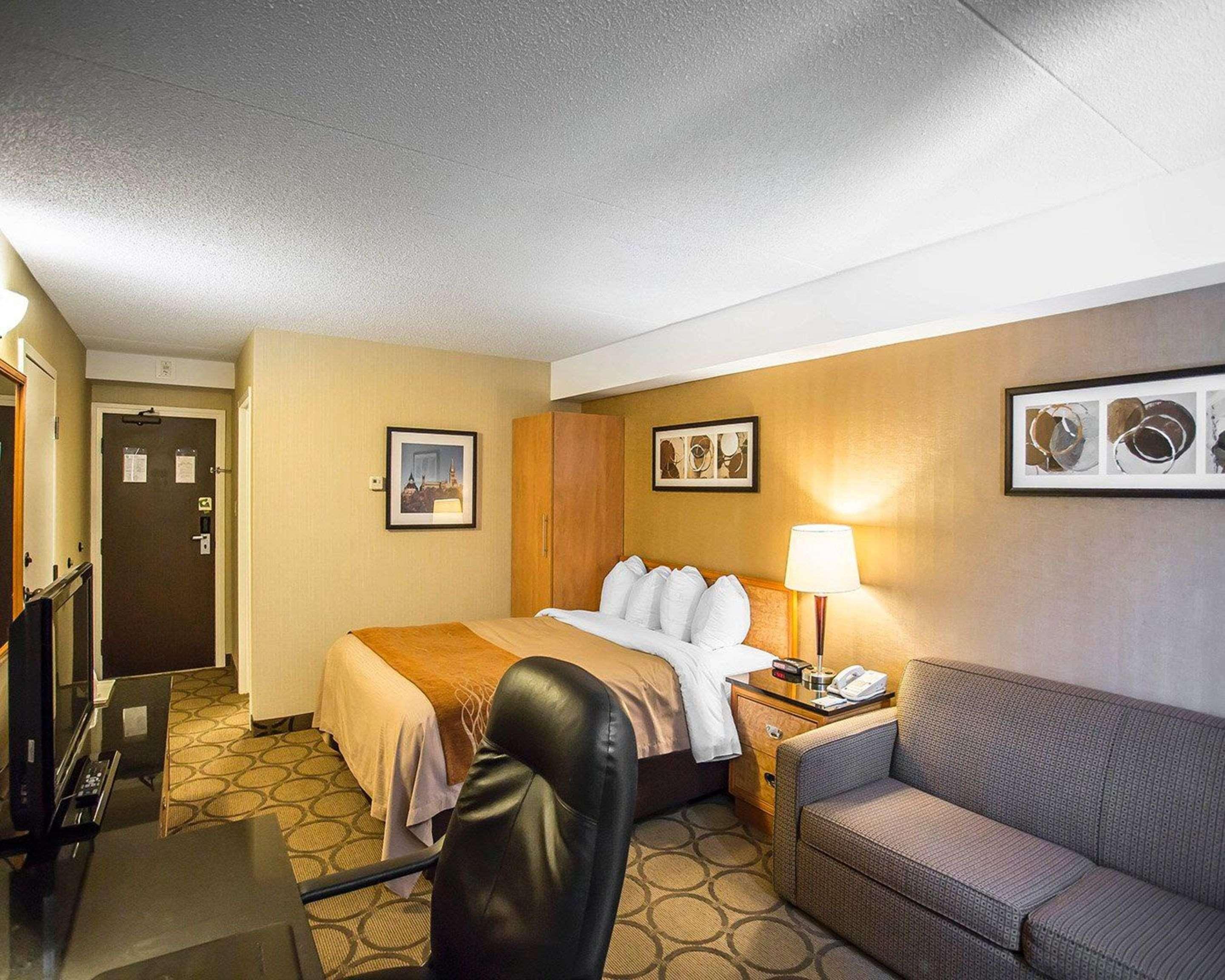 Comfort Inn West Отава Екстериор снимка
